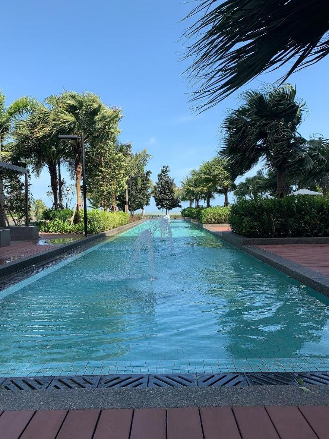 Timur Bay Groundfloor Pool & Seaview Kuantan Bagian luar foto
