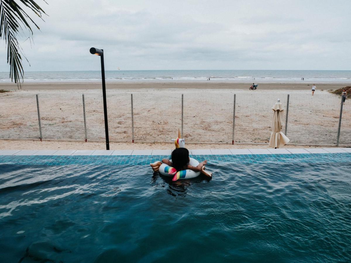 Timur Bay Groundfloor Pool & Seaview Kuantan Bagian luar foto